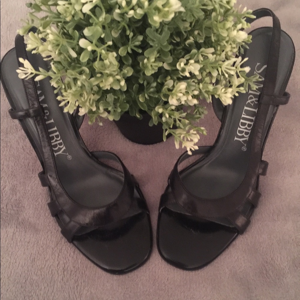 Adorable Strap Sandals💃🏽 Great Condition!
